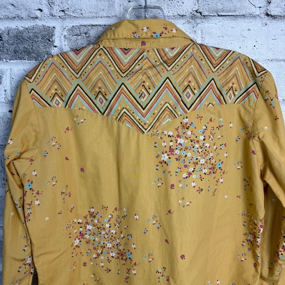 Wrangler Western Aztec Floral Print Pearl Snap Button Down Shirt - Picture 7 of 10